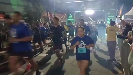 28K views · 391 reactions | Foi dada a largada! Acontece agora, em Paranaguá, a Aciap Night Run - Edição 2024. Corredores se reúnem para provas de 5 e 10km, além da corrida kids, para percorrer as principais ruas do centro da cidade. A primeira edição do evento foi no ano passado, em comemoração ao centenário da Associação Comercial, Industrial e Agrícola de Paranaguá (ACIAP). A Aciap Night Run é organizada pela Kenya Eventos Esportivos. | Folha do Litoral News | Facebook