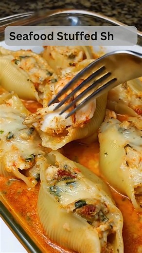 Seafood Stuffed Shells Creamy, cheesy, and packed with tender seafood in every bite—these Seafood Stuffed Shells are pure comfort food with a coastal twist. One bite and you’ll see why everyone goes back for seconds! Ingredients For the Pasta & Filling 20–24 jumbo pasta shells 1 lb shrimp, peeled, deveined, chopped 1 cup cooked crab meat 1 tbsp olive oil 1 small onion, finely chopped 1 bell pepper, finely chopped 2 cups fresh spinach, chopped 3 cloves garlic, minced ¼ cup sun-dried tomatoes, cho