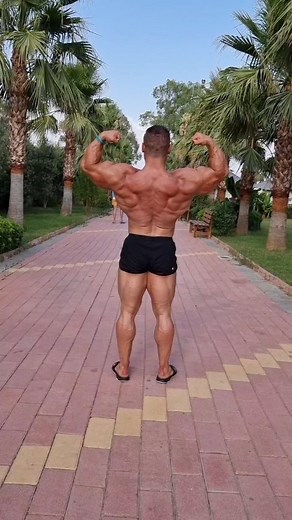 Tomáš Tabačiar IFBB PRO on Instagram: "Backzilla☀️ #bodybuilder #bodybuilding #bodybuildinglifestyle #bodybuildingmotivation #holiday #vacation #holydayshape #MT"