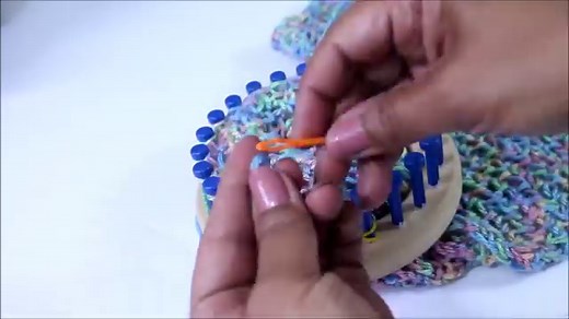 How to loom knit an infinity scarf project pattern for beginners with step by step instructions. Used the mock crochet stitch - very cool and very easy to do. Loom: 24 - pegs CinDwood Loom: http://amzn.to/2nTDlWn Yarn: 250 Yards of Worsted Weight: http://amzn.to/2nbTqtx Hook: Used KB Hat loom hook: http://amzn.to/2npTsyC Stitch Markers: https://www.etsy.com/shop/LoomaHat?ref=hdr_shop_menu&section_id=19225525 WEBPAGE: http://www.loomahat.com/mock-crochet-infinity-scarf En ESPAñOL: http://www.como