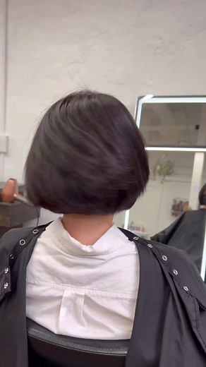 Creating Texture with Razor Haircut Techniques