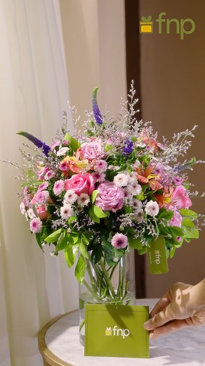 Blossoming in radiant hues, nature's masterpiece unfolds. . . . . . . #FNP #flowerbeauty #flowerstagram #flowermagic #floraldesign #flowerarrangements #flowerlovers #flowermagic #flowerphotography | FNP