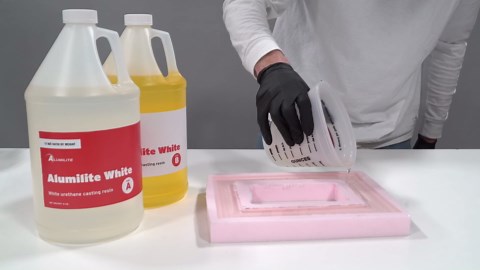 Alumilite Amazing White Casting Resin Kit, 32 oz (16 oz Part A + 16 oz Part B) – Ideal for Pouring Small to Large Durable Pieces, Arts, Crafts, Jewelry, and Decorative Items, 10-Minute Cure Time