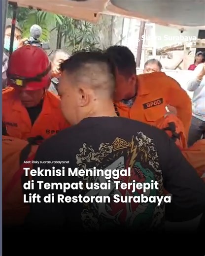 SUARA SURABAYA on Instagram: "Seorang pria berinisial AM (51) meninggal dunia dengan kondisi terjepit lift di sebuah restoran kawasan Jalan Wali Kota Mustajab, Surabaya, pada Senin (10/11/2025). Kompol Grandika Indera Waspada Kapolsek Genteng mengatakan, pria yang terjepit lift tersebut merupakan seorang teknisi yang sedang mengerjakan perbaikan lift makanan di lantai 2 restoran. “Jadi kejadiannya ini, dari hasil investigasi awal kami, ini merupakan laka (kecelakaan) kerja. Korban ini awal mulan