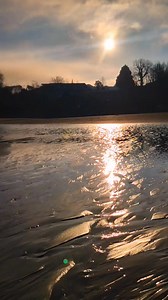 C'EST LE DERNIER LEVER DE SOLEIL POUR CETTE ANNÉE 2024. PARTOUT SUR LA CÔTE BASQUE BEAUCOUP DE BROUILLARD MAIS NOUS AVONS CHERCHÉ LE SOLEIL ET NOUS L'AVONS TROUVÉ À HENDAYE. BON RÉVEILLON DE FIN D'ANNÉE À TOUS. ❤️ | Pays Basque BAB