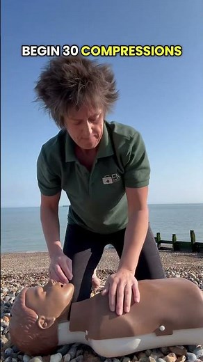 How to help a child who is not BREATHING - Child CPR