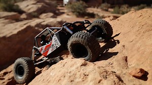 The Gilamon pushes Axial Selectable Drive (ASD) even further, unlocking one-wheel drive, front and rear digs, and ultimate traction control. Climb, descend, and maneuver with unmatched precision. 💪 #Axial #AXP8Gilamon | Axial Adventure