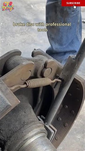 Install the spring of the truck brake disc with professional tools