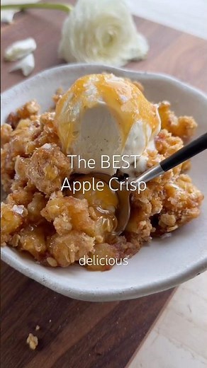 The BEST Apple Crisp Recipe #applecrisp #fooddolls