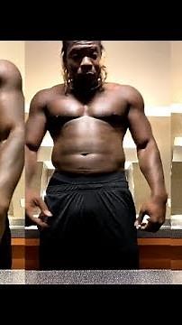 Amazing Black Guy with A Gorgeous Physique Flexing His Muscle