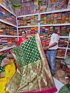 536K views · 6.1K reactions | ৫০বছরের পুরোনো দোকান থেকে | পুজোর আগে ১পিস শাড়ী কিনুন হোলসেলে | Digital Tutorial | Facebook