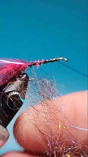How to spin a dubbing loop on a wooly bugger, Leech or streamer Fly pattern. #flytying #flyfishing