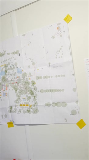 La Course de l'Escalade, ce sont près de 60'000 athlètes, petits et grands, des milliers de spectateurs autour du parcours et, surtout, 1500 bénévoles qui s'investissent pendant le week-end pour que cette manifestation se déroule dans des conditions optimales. 🙌🏻 Retour en vidéo sur les coulisses de l'événement avec des images signées @pak_shot. #coursedelescalade #courseapied #sport #coulisse #backstage #geneve #geneva #courseescalade | Course de l'Escalade