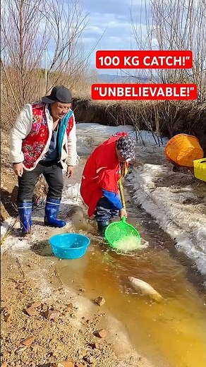 Amazing Survival Skills: Innovative Method of Fishing Through Ice in Extreme Winter Conditions