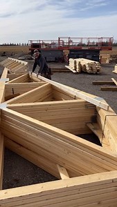 From framing to finish of this 32’ “eyebrow” detail above the overhead doors of this post frame home 👌🏽 #CinchCarpentry #QualityOverQuantity #PostFrame #Framing #Wood #Metal #Cladding #Cedar #Detail #Eyebrow #Feature #Alberta @ab_buildings | Cinch Carpentry