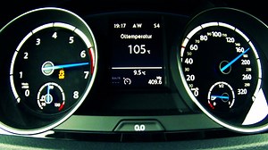 VW Golf 7 R – 0–230 km/h Acceleration | Autobahn Full Throttle Test with 4MOTION & DSG