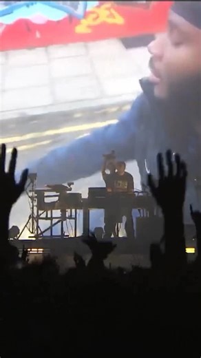 ワーナーミュージック・ジャパン洋楽 on Instagram: "【Fred again..】 Fuji Rockで圧巻のステージを披露したFred again.. いよいよ今夜はソールドアウトの東京公演！ 🔗 smash-jpn.com/live/?id=4517 続く大阪公演も注目必至📣 話題沸騰中のライブを体感するラストチャンス、お見逃しなく。 #Fredagain #フレッドアゲイン @fredagainagainagainagainagain"