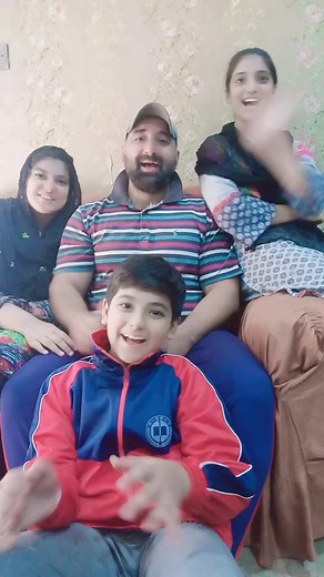 Counting Currency: A Close Look at Money Handling