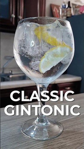 How to Make the Perfect Gin & Tonic 🍋🧊🍾 | Perfect Classic Gin & Tonic Recipe 🍸 #shorts #gin