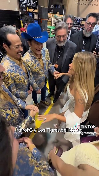 Karol G y Los Tigres del Norte en Latin Grammy 2025