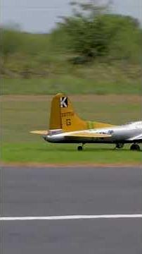 Giant B-17 Bombers || RC Planes