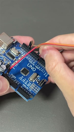 Controlling SG90 servo motors with an Arduino UNO #arduino #circuit #arduinoproject #maker