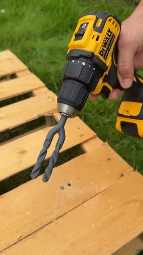 Používame len tie najmodernejšie nástroje. Efektivita zaručená!😉 #ModernéTechnológie #RemesloMáZlatéDno #TakTrochuInak #ProfíciVoVrtaní | Infinity Systems