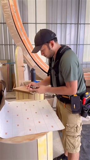 #PROtools for PROS. @ling_gin_pak 🇹🇭 knows what’s up. Tools, Signs, Wrap ‘n’ Rock 🤘😎🤘 #furniturewrap #furniture #retail #3m | Sign Maker Tools