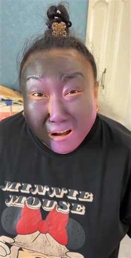 🪳 Cockroach on Mom’s Face?! Daughter’s Hilarious Cleaning Mission! 😂🫣