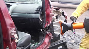 9.3K views · 129 reactions | In this Holmatro Quick Cuts video, Todd Taylor and company demonstrate proper placement for the spreader when performing a linear dash push. Learn More: https://www.holmatro.com/en | Fire Engineering | Facebook