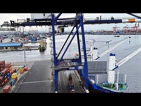 Inside a Container Ship: How Do They Load and Unload Cargo? | Quay Crane Operation