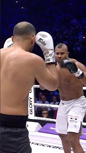 #30DaysofCOLLISION Moment 7: Overeem and Hari’s trilogy fight at #COLLISION4!