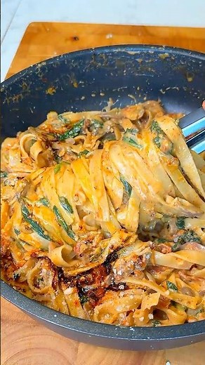 20-Minute One Pot Creamy Pasta (You’ll Make This Weekly)