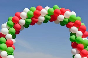 How To Make A Balloon Arch (Ultimate Guide) - The Creative Folk