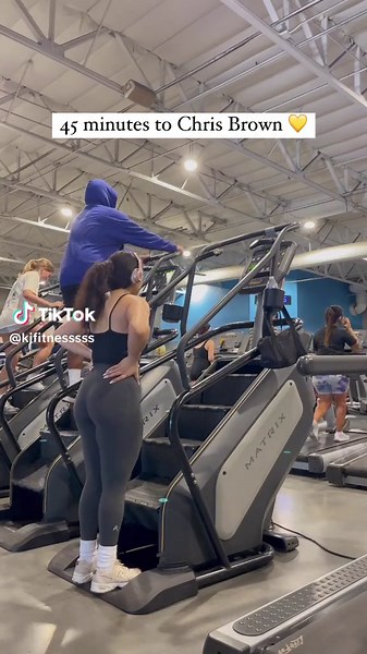 @chrisbrownofficial and i making your cardio easy! 🫶🏽 #gymtok #gym #fitness #fitnessmotivation #girls #cardio #cardioworkout #cardiochallenge #chrisbrown