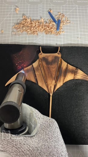 Handcrafted Manta Ray Automaton: A Woodworking Guide