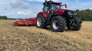 6.3K views · 185 reactions | Carrier XL 525 CrossCutter Disc demo at Värmlandsnäs. A fantastic demo in wheat stubble chopped straw with 4-5cm working depth and full cutout. Once they were finished with setting up the machine, the customer, Anders said: this exceeded my expectations. | Väderstad AB | Facebook