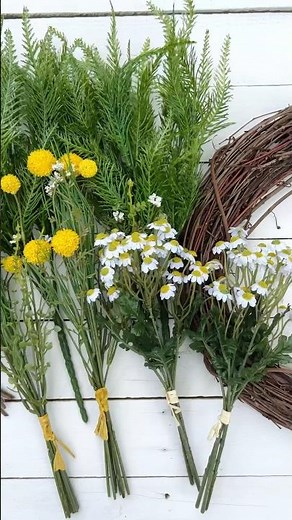 How to make a SUMMER WREATH with faux florals and a grapevine. DIY wreath tutorial #wreathdiy