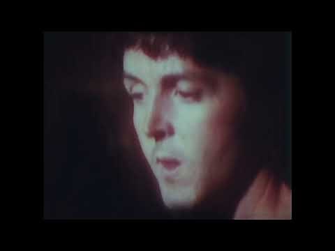 Paul McCartney and Wings – One Hand Clapping: Band On The Run (Film Clip)
