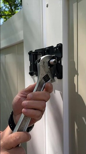 Quick DIY fix: How to fix a vinyl fence gate that’s not closing properly