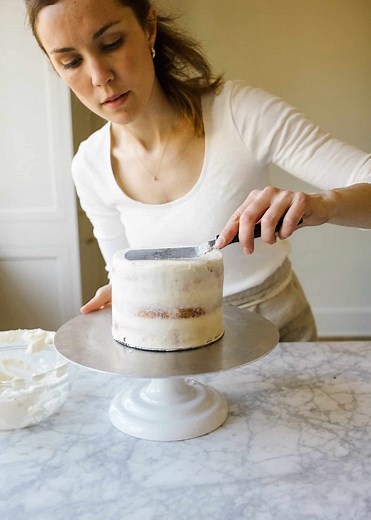 YOU NEED TO KNOW: How to Stack a Layer Cake - Wood & Spoon