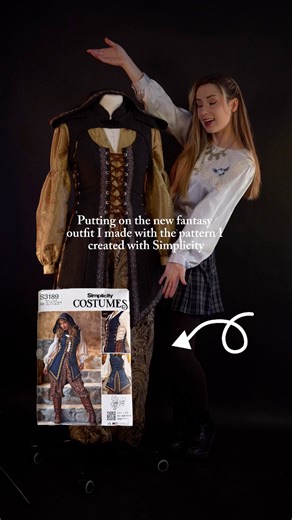 The full sewing tutorial for S3189 is now posted to my YT channel! The pattern is available on Simplicity Patterns‘s website. Thank you for all the love and support—this pattern is for all you cozy adventurers ❤️ . #fantasy #sewing #diy #fantasyoutfit #booktok #books #maincharacter #novel #romantasy #sew #renfaire #ootd #outfit | Raine Emery
