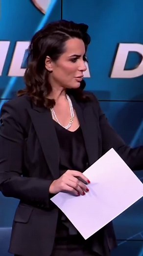 Engaging Presentation in a Formal Outfit