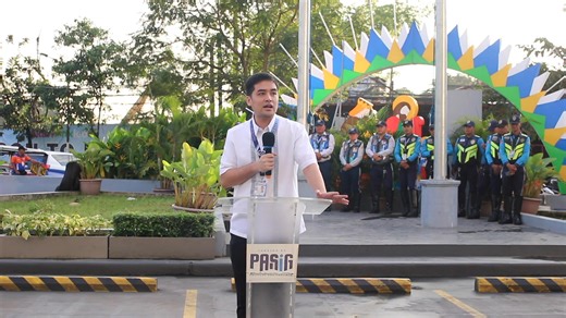 𝐅𝐥𝐚𝐠 𝐑𝐚𝐢𝐬𝐢𝐧𝐠 𝐂𝐞𝐫𝐞𝐦𝐨𝐧𝐲 𝐇𝐢𝐠𝐡𝐥𝐢𝐠𝐡𝐭𝐬 | 𝐃𝐞𝐜𝐞𝐦𝐛𝐞𝐫 𝟏, 𝟐𝟎𝟐𝟓 Pasig City Mayor Vico Sotto addressed the following points during this week’s flag-raising ceremony: 00:01-00:35: Acknowledgement of City officials, departments, personnel from both the local and national government, and the Traffic and Parking Management Office for hosting the flag-raising ceremony. Mayor Vico noted that some City Councilors were absent due to some attending the Philippine Councilors L