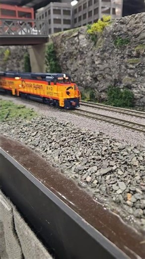 Marlboro Train Show HO-Scale Chessie System DCC Freight Train