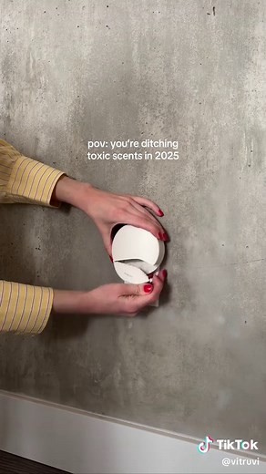 Breaking news — your home can smell amazing without the toxins! The new Push Plug-In Wall Diffuser effortlessly brings natural fragrances from room to room for up to 500 hours. #diffuser #toxins #toxic #wellness #naturalhome #home #naturalscent #homedecor #homescents #naturalliving #naturallife