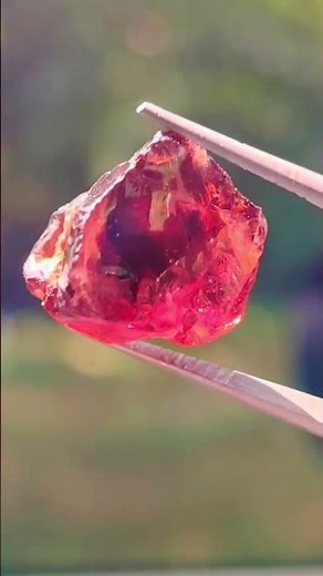 💎 WOW! This Is a Good Size Red Garnet ❤️🔥 | Could Be Worth Millions 🇱🇰 | Rare Ceylon Gem