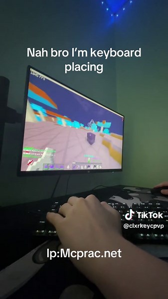 Master Minecraft PvP Techniques Using Keyboard Skills