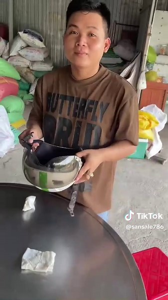 Xịt Khử Khuẩn Mũ Bảo Hiểm: Giữ Sạch Đều Đặn