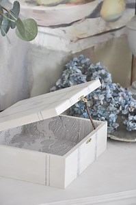 Vintage Cigar Box Crafts | DIY Home Decor Ideas - Hydrangea Treehouse